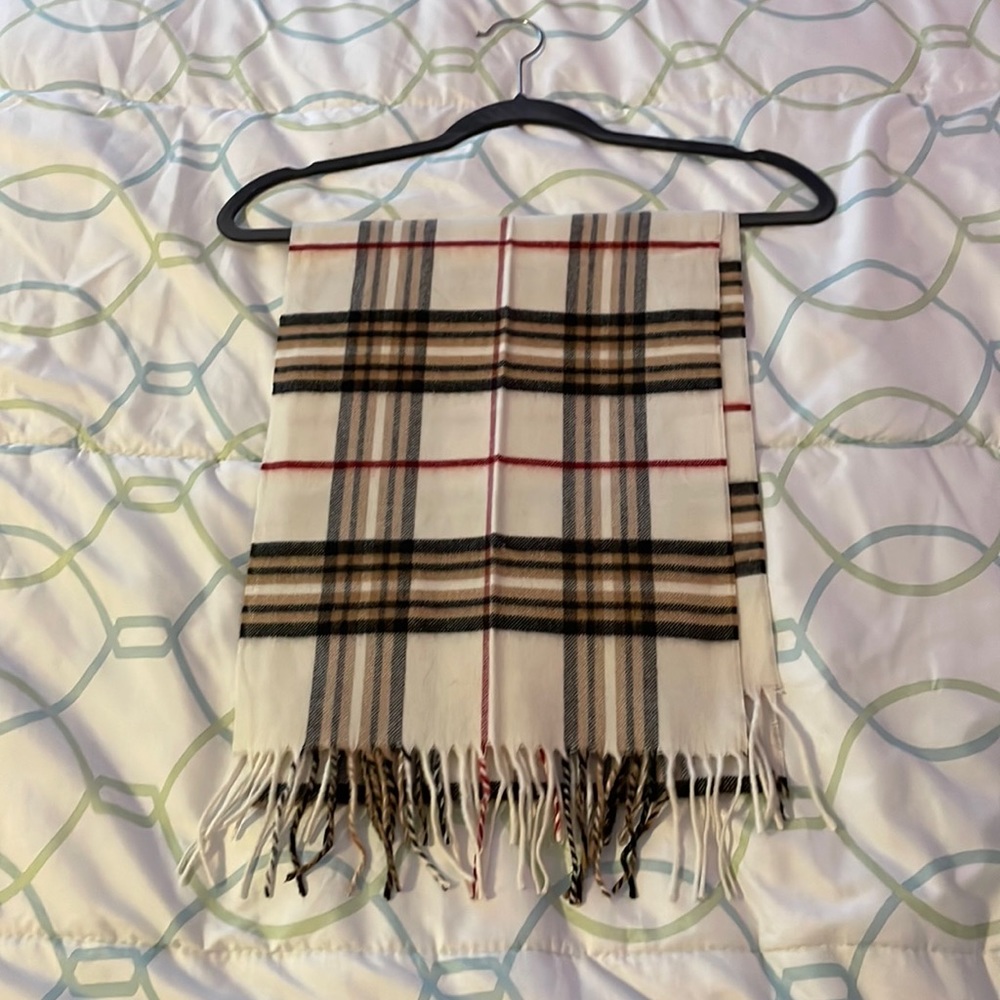 V.FRAAS Women’s Plaid Scarf
